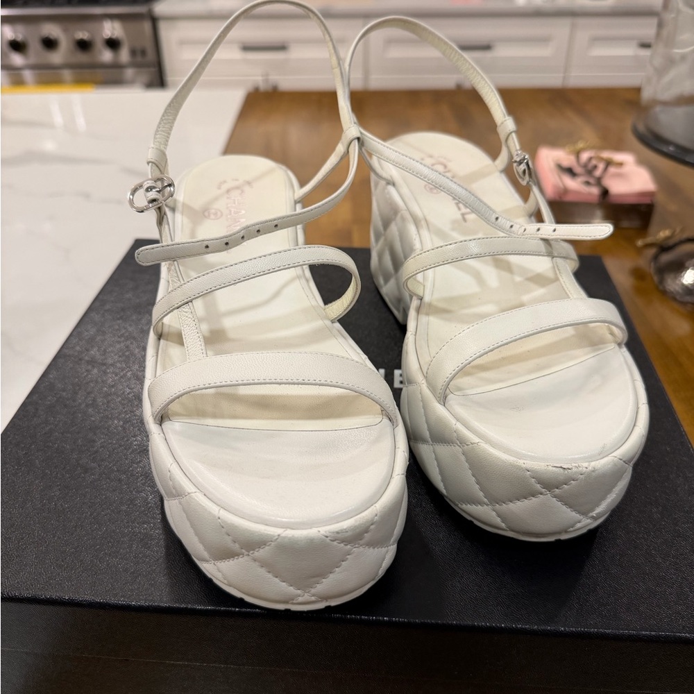 CHANEL White Quilted Heeled Sandals - Picture 3 of 7